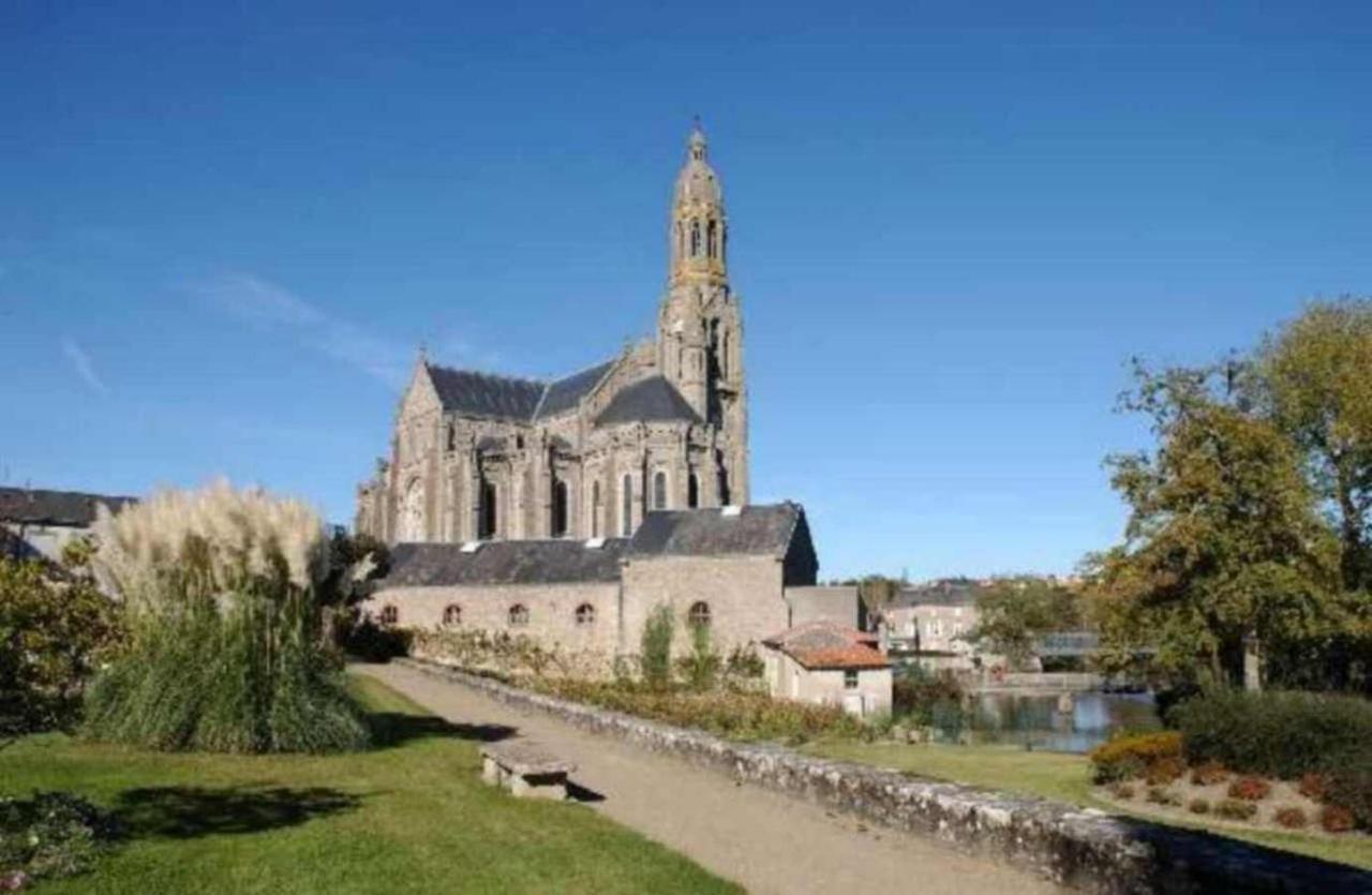 Appart-Alma Saint-Laurent-sur-Sèvre Exterior foto